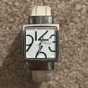 Geneva Platinum‎ vintage silver/white leather bangle bracelet watch one size
